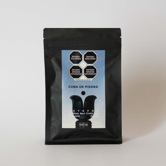 Totopos de Maíz Azul Criollo con Chocolate Oscuro